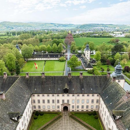 Luxus Wohnen Im Schloss Corvey Fuer 1-6 Gaeste Im Unesco Weltkulturerbe Hoexter Weserbergland Free W-Lan Parken Netflix Fuer Familien Paare Und Geschaeftsreisende Inkl Handtuecher Seife Nintendo Switch Uvm 外观 照片