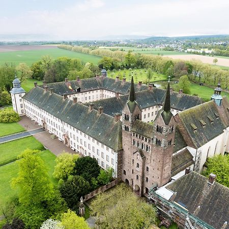 Luxus Wohnen Im Schloss Corvey Fuer 1-6 Gaeste Im Unesco Weltkulturerbe Hoexter Weserbergland Free W-Lan Parken Netflix Fuer Familien Paare Und Geschaeftsreisende Inkl Handtuecher Seife Nintendo Switch Uvm 外观 照片