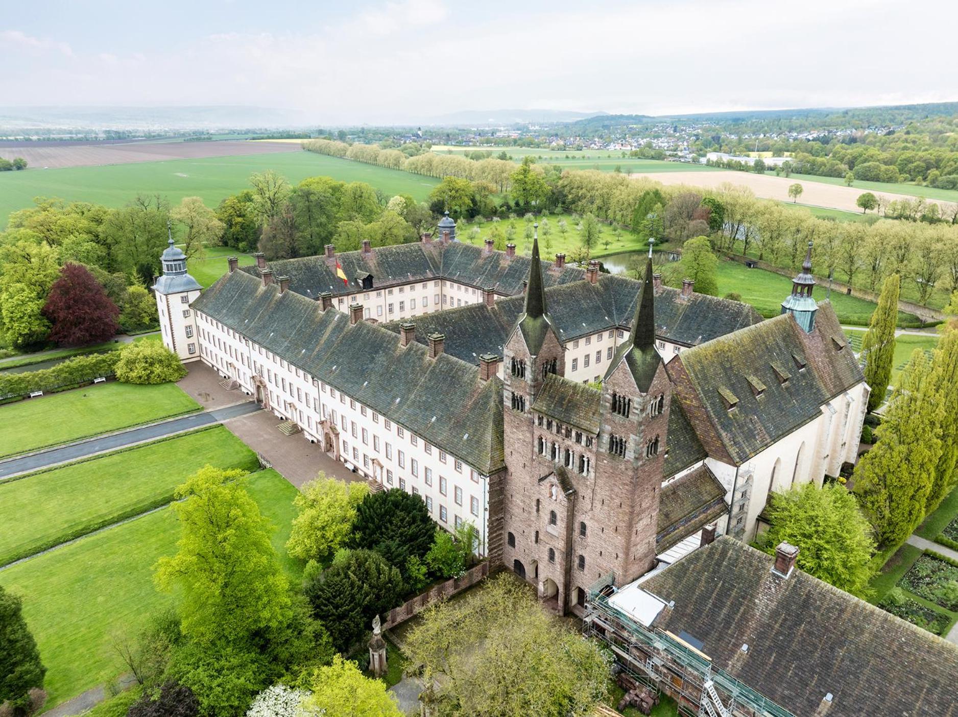 Luxus Wohnen Im Schloss Corvey Fuer 1-6 Gaeste Im Unesco Weltkulturerbe Hoexter Weserbergland Free W-Lan Parken Netflix Fuer Familien Paare Und Geschaeftsreisende Inkl Handtuecher Seife Nintendo Switch Uvm 外观 照片