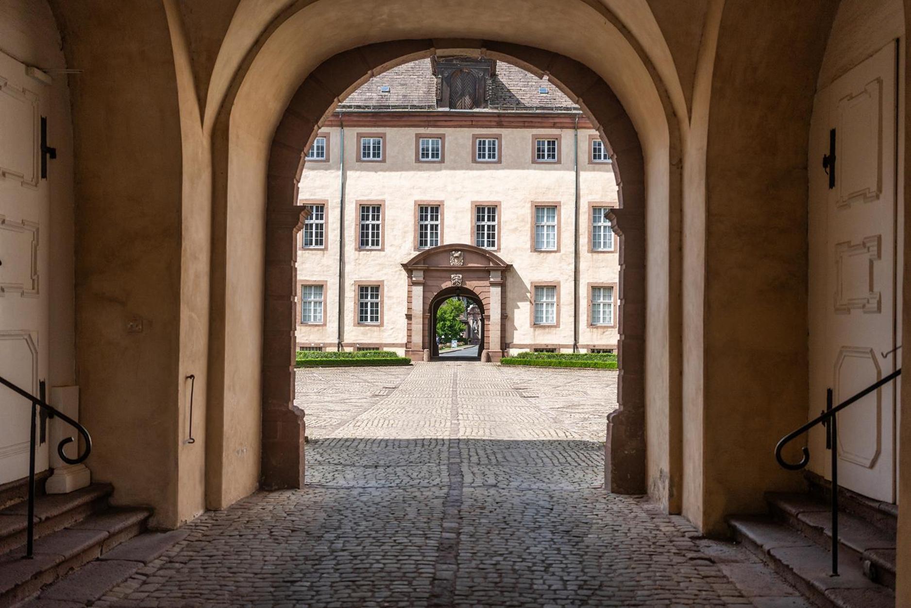 Luxus Wohnen Im Schloss Corvey Fuer 1-6 Gaeste Im Unesco Weltkulturerbe Hoexter Weserbergland Free W-Lan Parken Netflix Fuer Familien Paare Und Geschaeftsreisende Inkl Handtuecher Seife Nintendo Switch Uvm 外观 照片